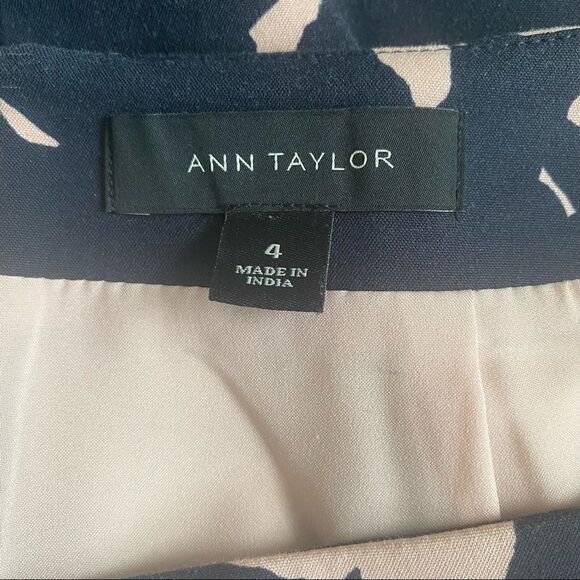 Ann Taylor Palm Leaf Floral Pencil Skirt Size 4 - Picture 7 of 8